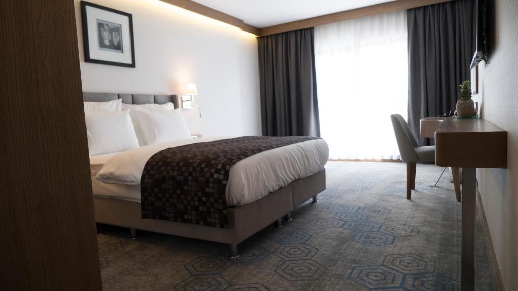 A bed or beds in a room at Yuksel Istanbul Yenikapı Hotel
