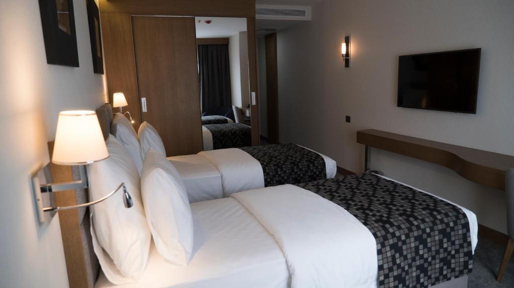 A bed or beds in a room at Yuksel Istanbul Yenikapı Hotel