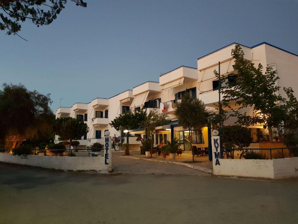 an empty street in front of a building at To Kyma in Amarynthos