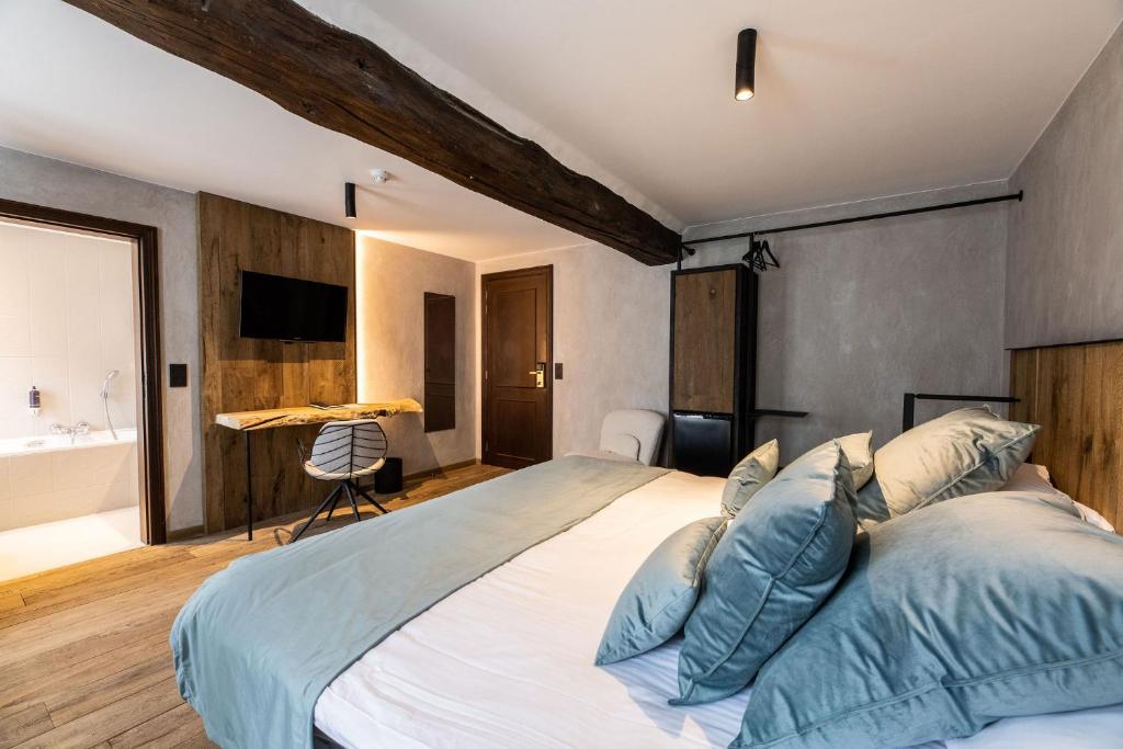 Postel nebo postele na pokoji v ubytování Hotel LEA - Maison Caerdinael