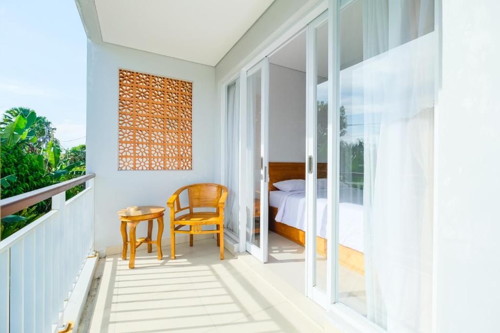 Balkón nebo terasa v ubytování Dharma Guest House Seminyak RedPartner