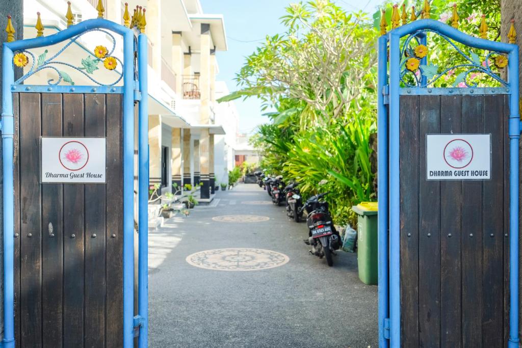 Jízda na kole v ubytování Dharma Guest House Seminyak RedPartner nebo okolí
