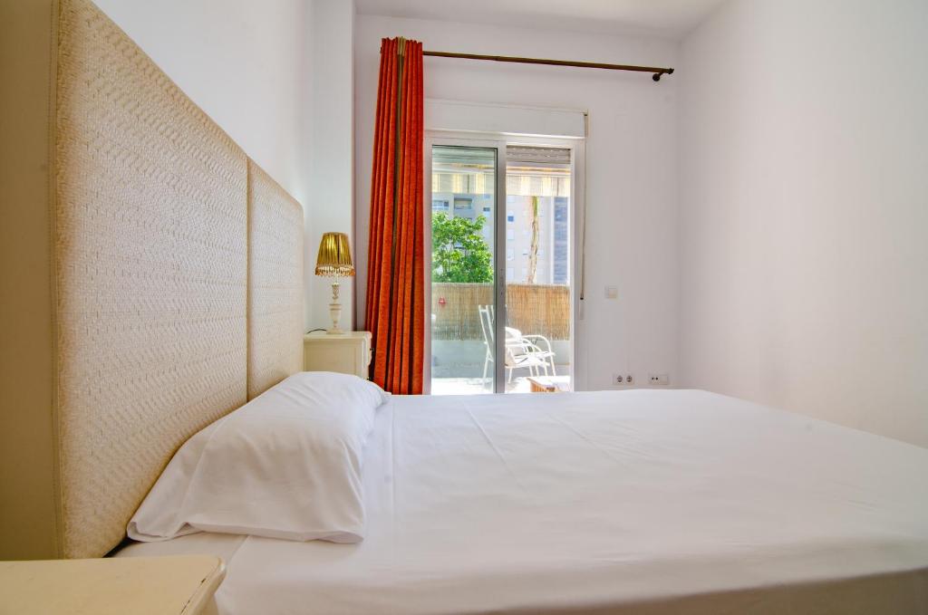 Posteľ alebo postele v izbe v ubytovaní WintoWinRentals Great Terrace, 2º line beach & Pool