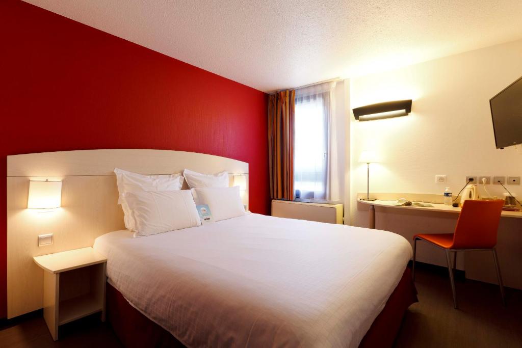 Postel nebo postele na pokoji v ubytování Kyriad Lyon Sud - Saint Genis Laval
