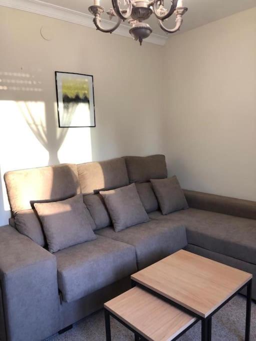 A seating area at Acogedora casa próxima a la playa de Meirás.