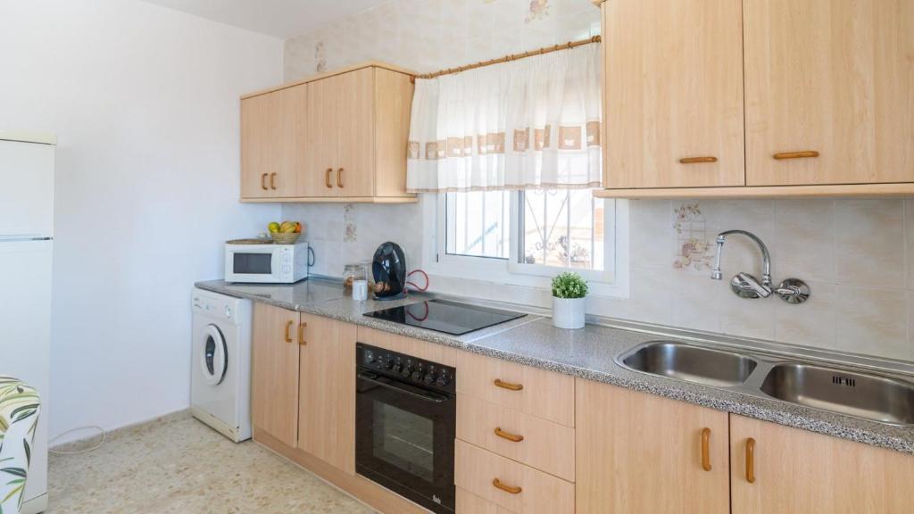 Kuchyň nebo kuchyňský kout v ubytování Casa Los Pinos Torrox by Ruralidays