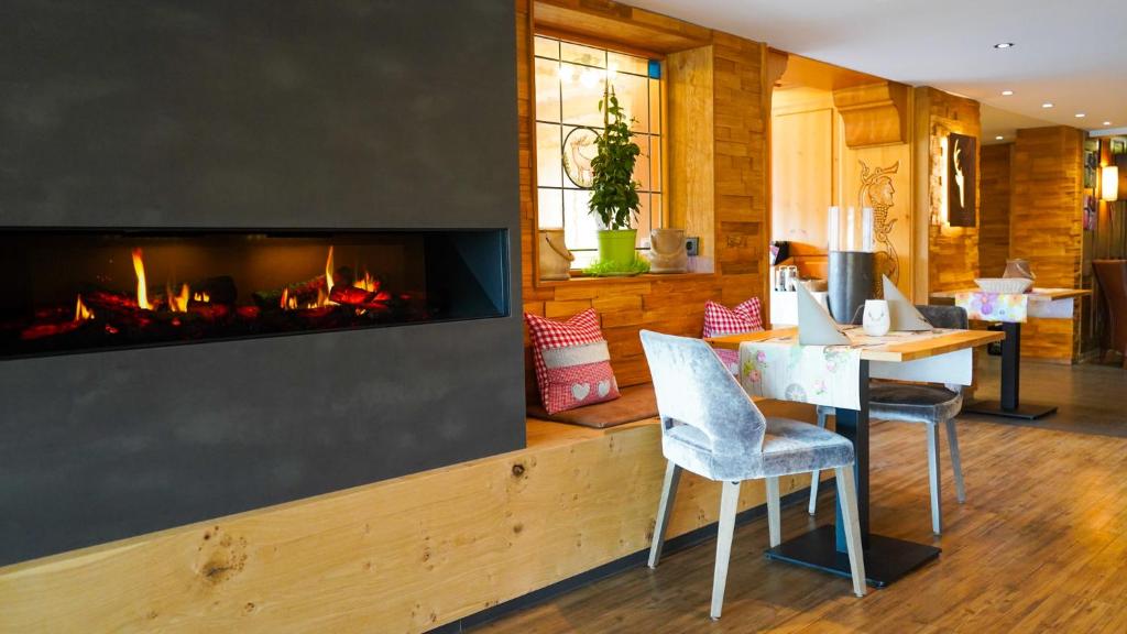 Posezení v ubytování Hotel Hirschen