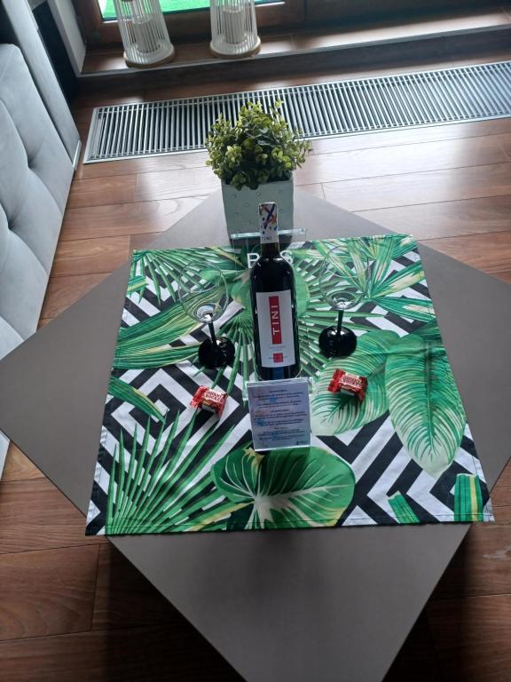 Nápoje v ubytovaní Apartament z widokiem na morze