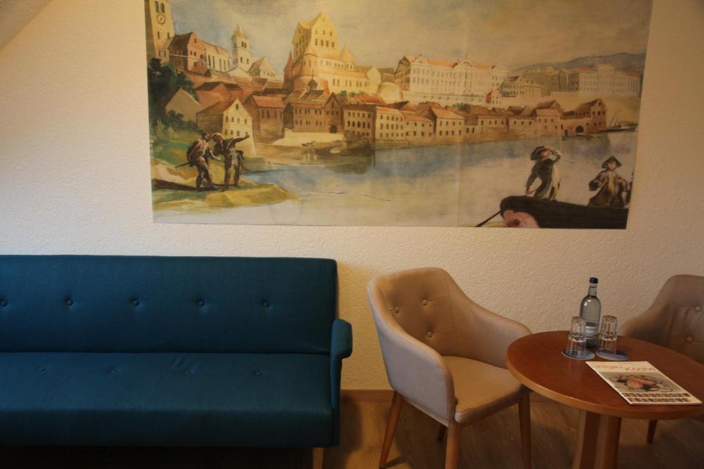 Schützen Hotel Meersburg Bed & Breakfast - Family Room With Shower