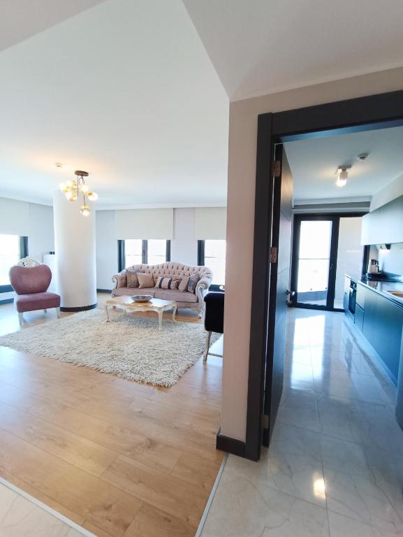 Posezení v ubytování Luxury Central Fully Equipped 3BR 2BA Apartment by Siena Suites