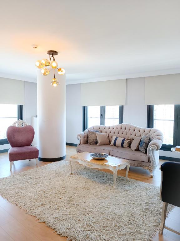 Posezení v ubytování Luxury Central Fully Equipped 3BR 2BA Apartment by Siena Suites