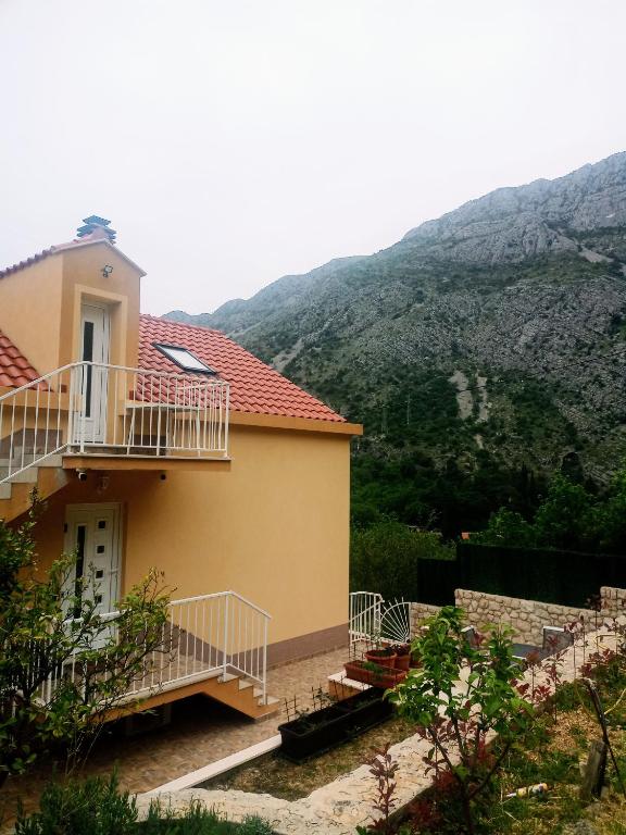 Výhľad na hory alebo výhľad na hory priamo z apartmánu