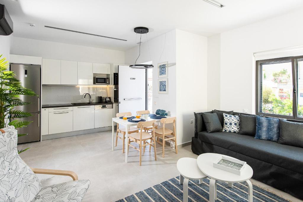 Cozy Corner Luxury Apartments - 15