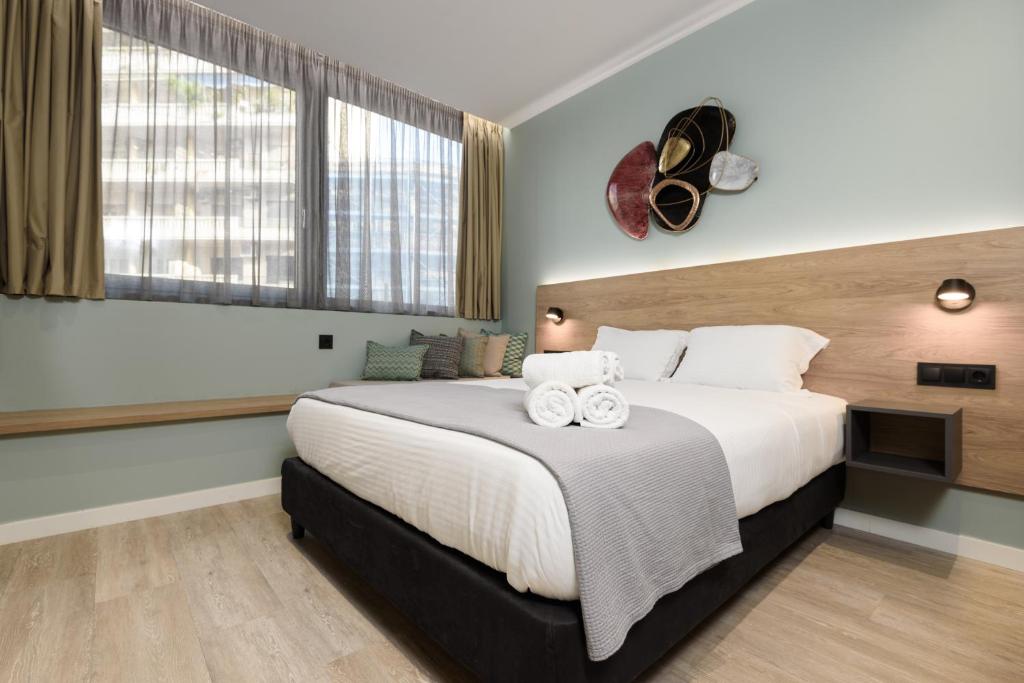 Crossroads Athens by YHA