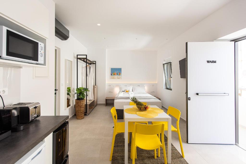 Cozy Corner Luxury Apartments - 4