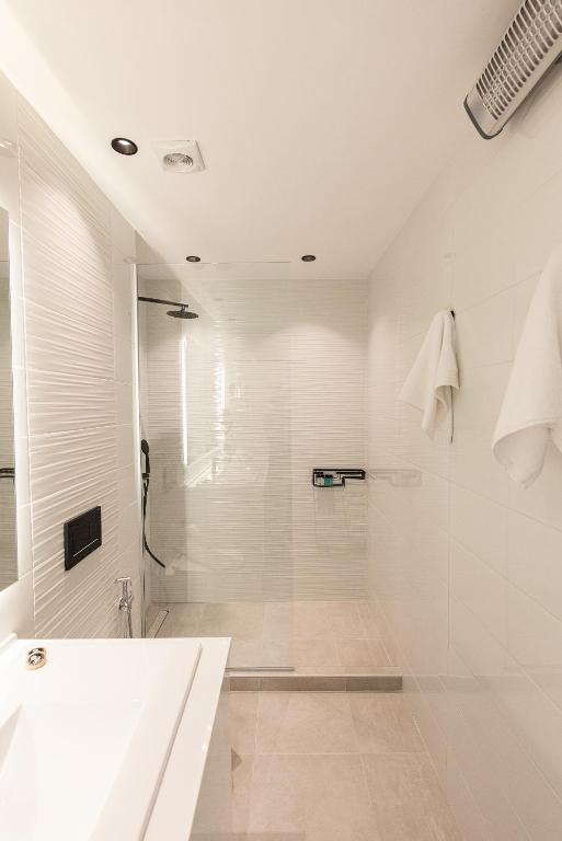 Cozy Corner Luxury Apartments - 12