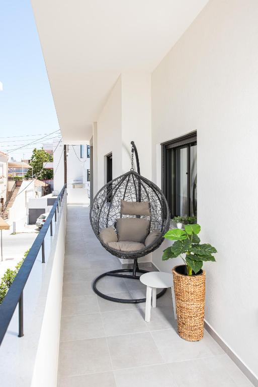 Cozy Corner Luxury Apartments - 14