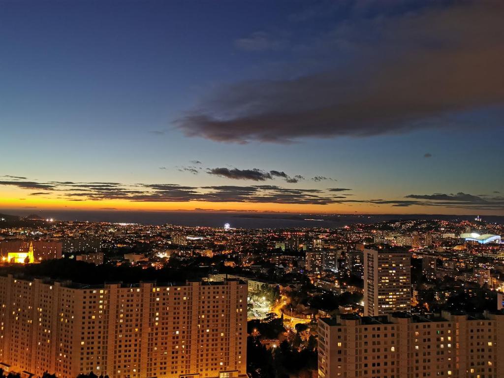 vue sur marseille, à côté calanque sugiton, 4 pers