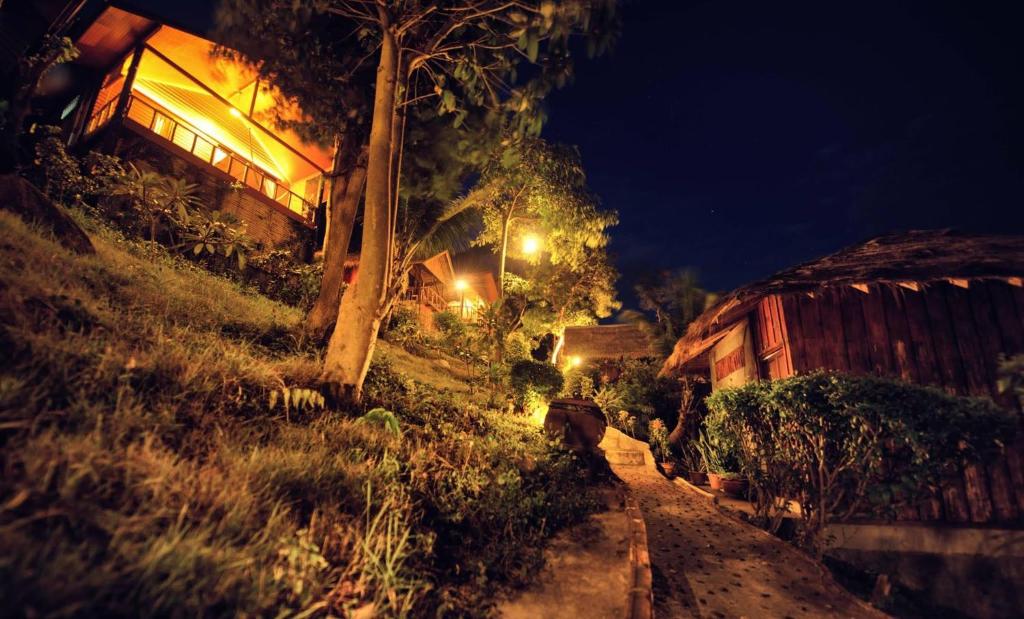 Zahrada ubytování Tree House Bungalows Koh Tao