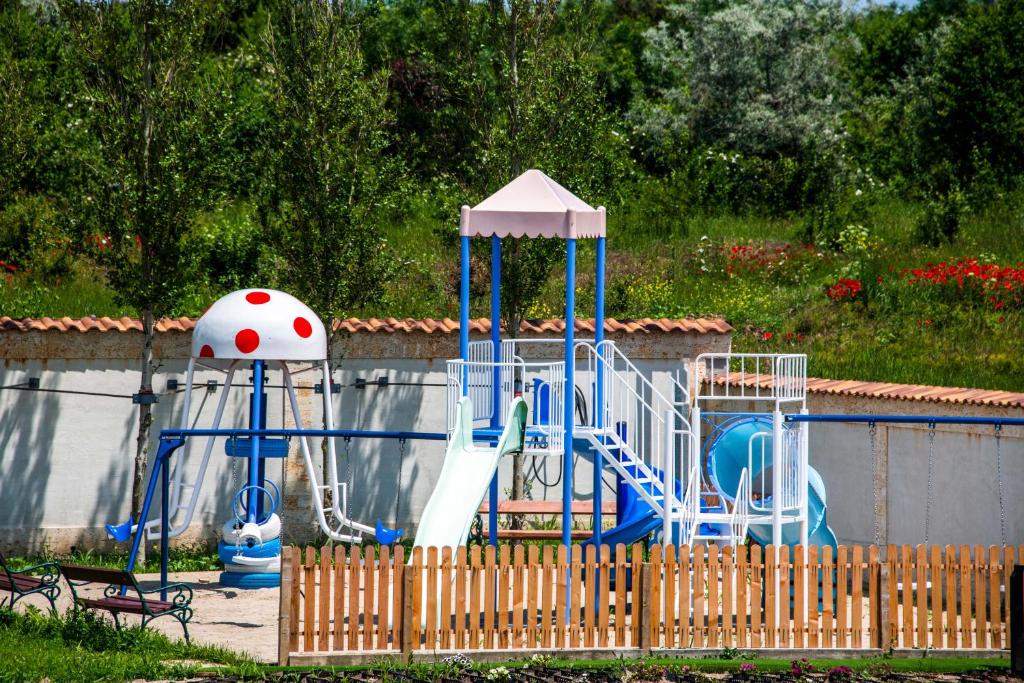 Herní místnost nebo prostor pro děti v ubytování Popasul Pescarilor Fishing Village