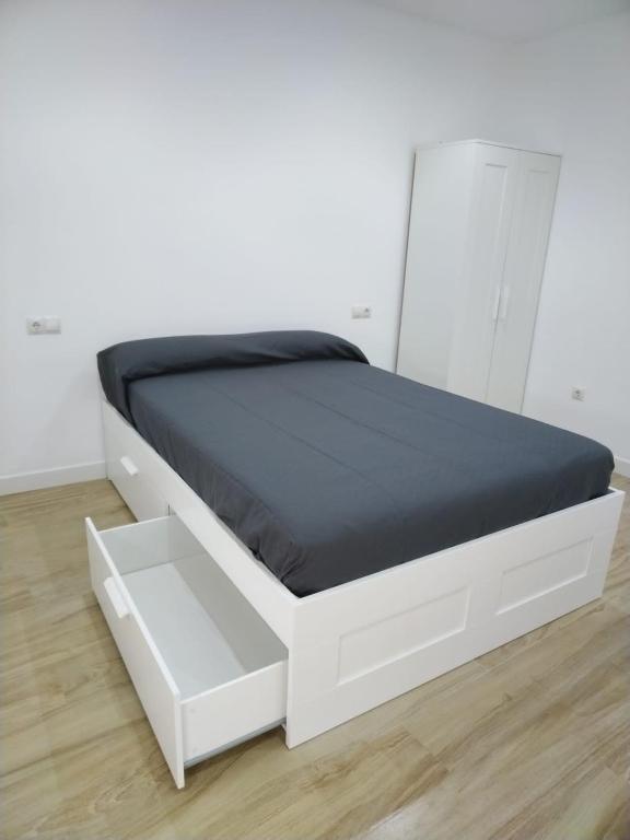 Łóżko lub łóżka w pokoju w obiekcie CASTRO Suites Osuna