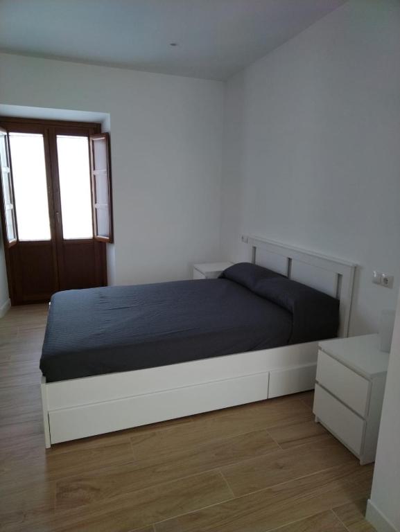 Łóżko lub łóżka w pokoju w obiekcie CASTRO Suites Osuna
