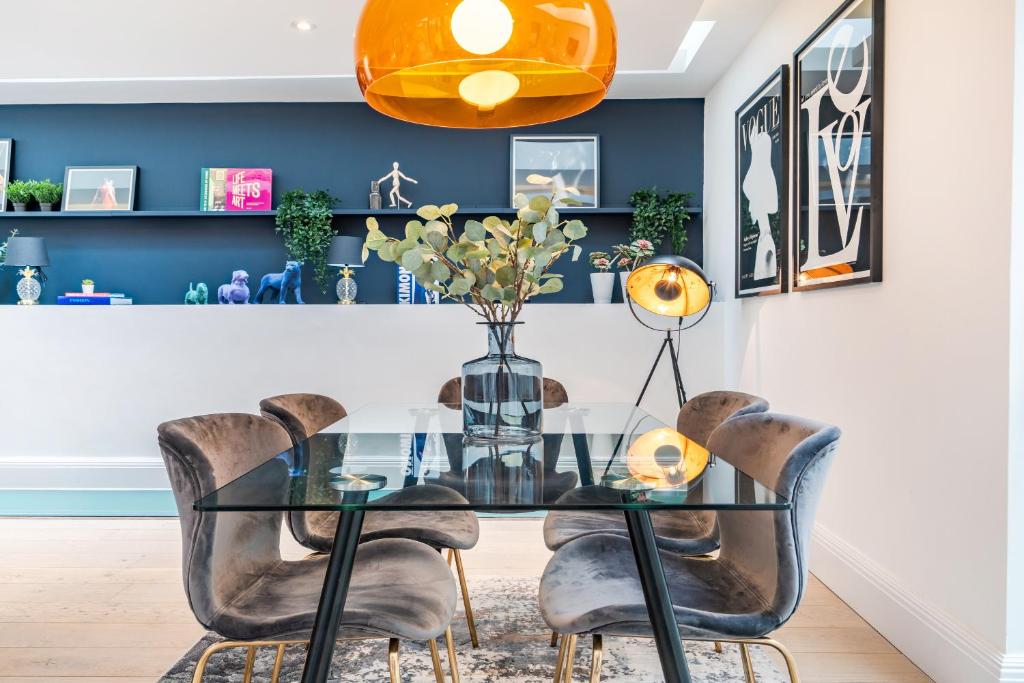 Be London - The Lincoln's Inn Residences - Three-Bedroom Apartment