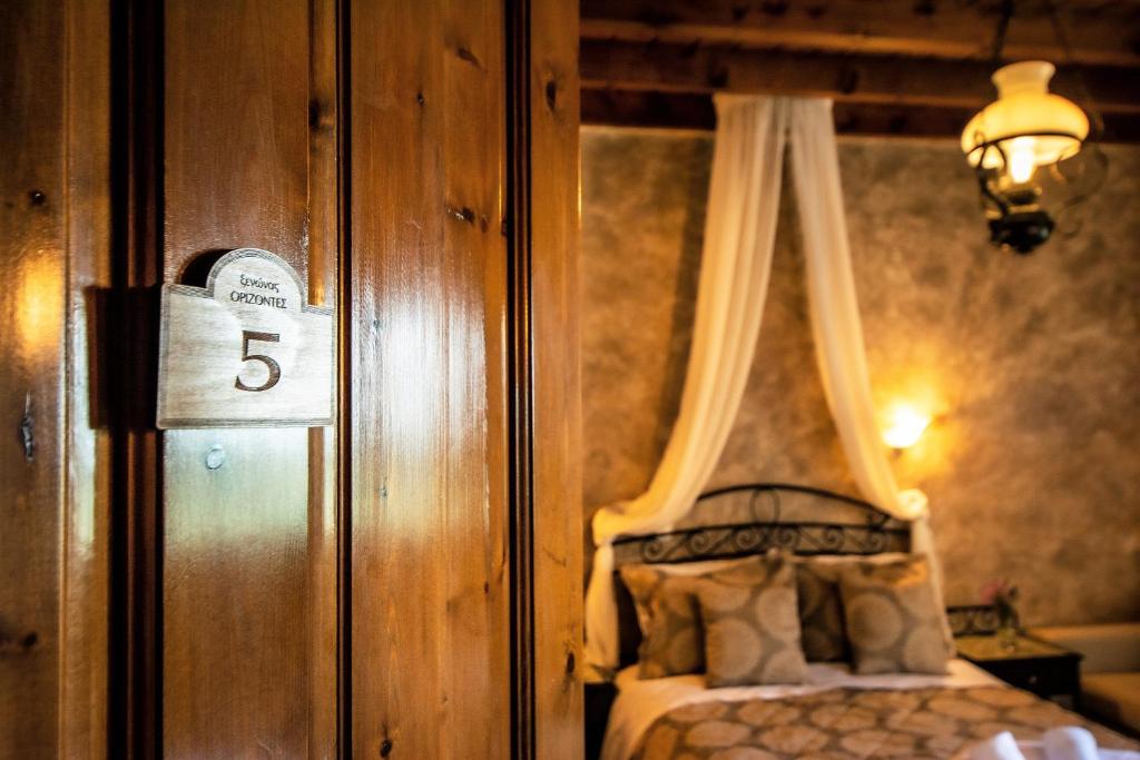 A bed or beds in a room at Xenonas Orizontes