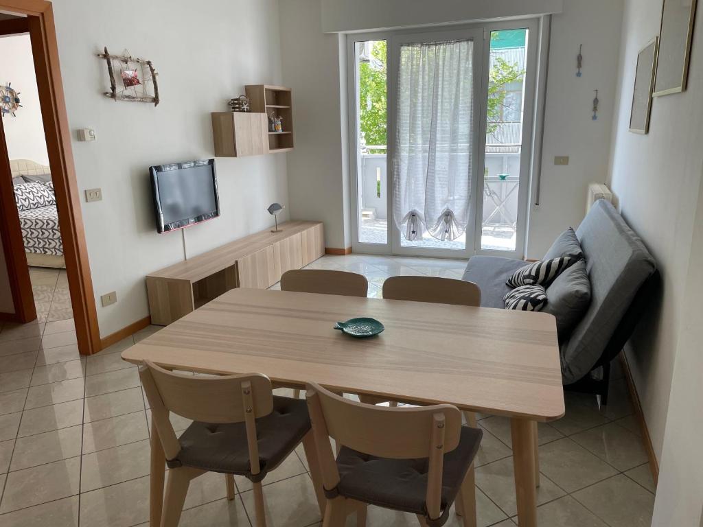 Televízia a/alebo spoločenská miestnosť v ubytovaní Little fish house