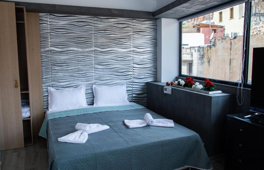 Кровать или кровати в номере Kastren Rooms