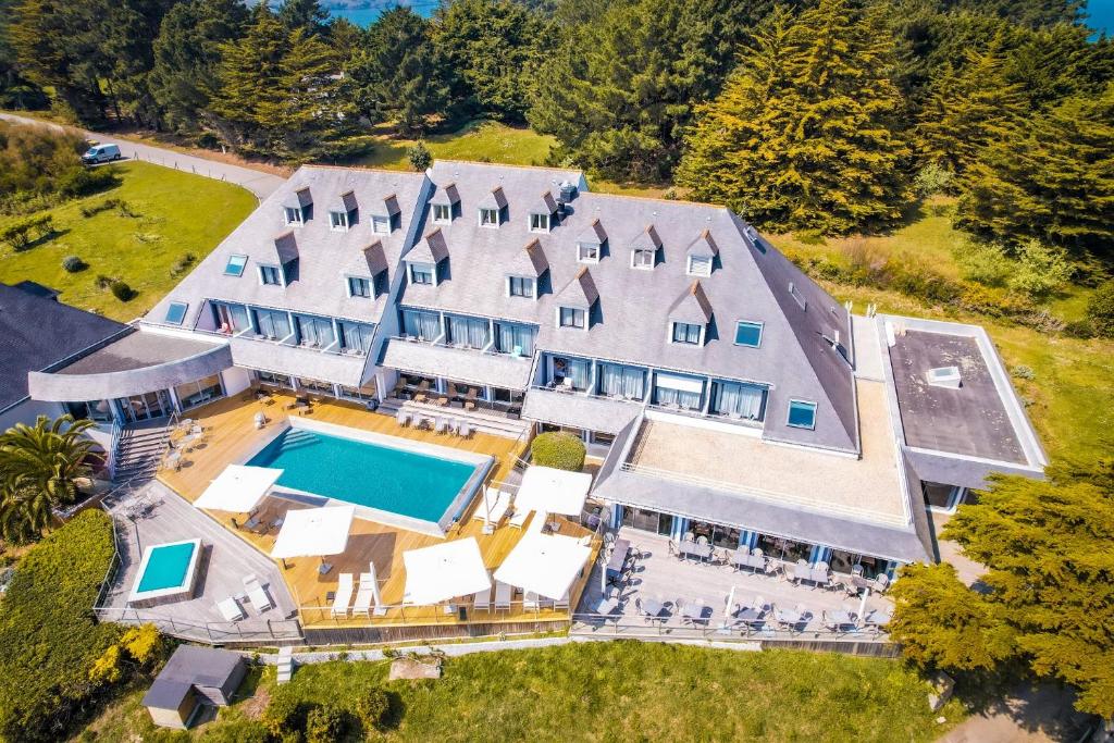 Bazén v ubytování Le Cardinal - Belle-Ile-en-Mer nebo v jeho okolí