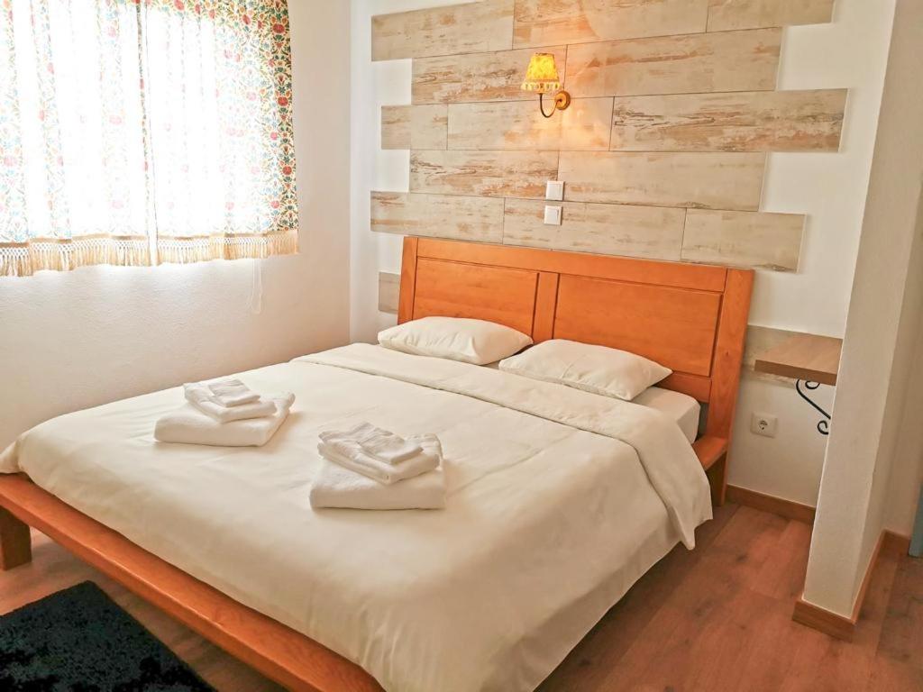 Ένα ή περισσότερα κρεβάτια σε δωμάτιο στο O Refúgio