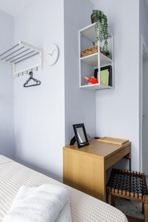 A bed or beds in a room at Boho Rooms