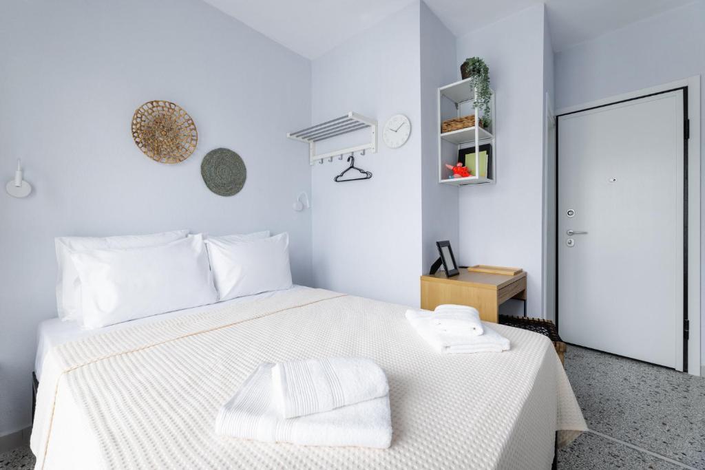 A bed or beds in a room at Boho Rooms
