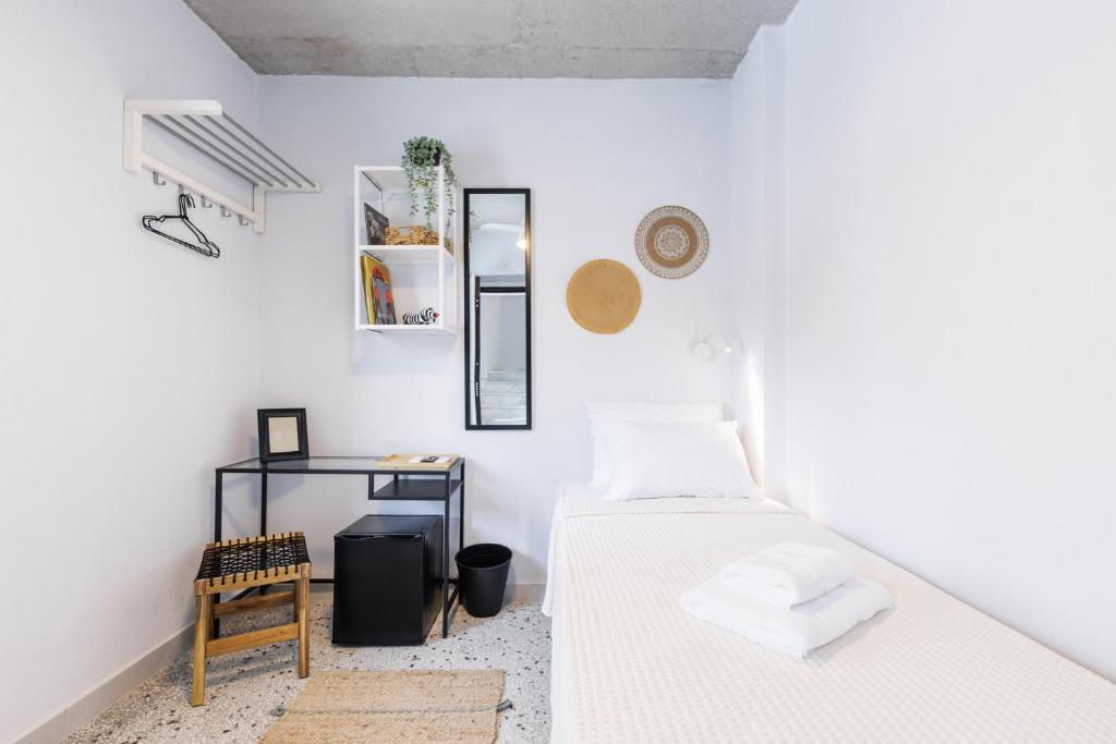 A bed or beds in a room at Boho Rooms