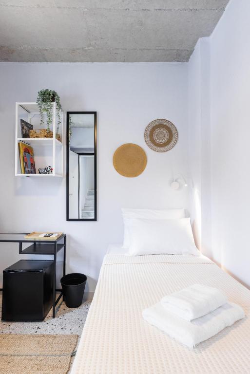 A bed or beds in a room at Boho Rooms
