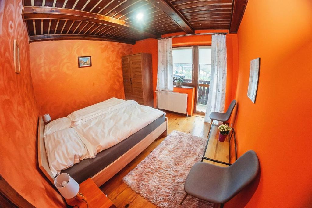 Postel nebo postele na pokoji v ubytování Za górami, za lasami