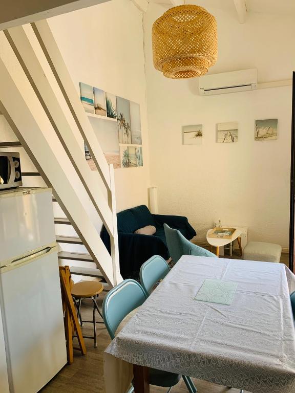 Kuchyň nebo kuchyňský kout v ubytování T2 bis terrasse PORT LEUCATE