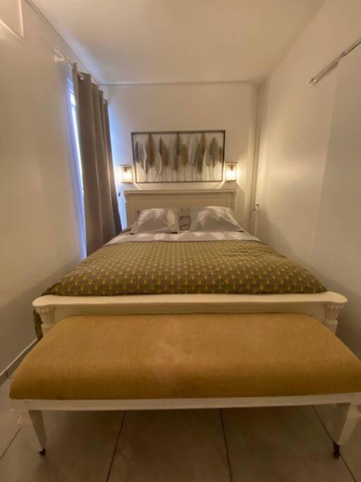 Postel nebo postele na pokoji v ubytování Magnifique studio à 5 min de la Baie Orientale, Idolem résidence unité 5 - 57 Rue du Mont Vernon 1