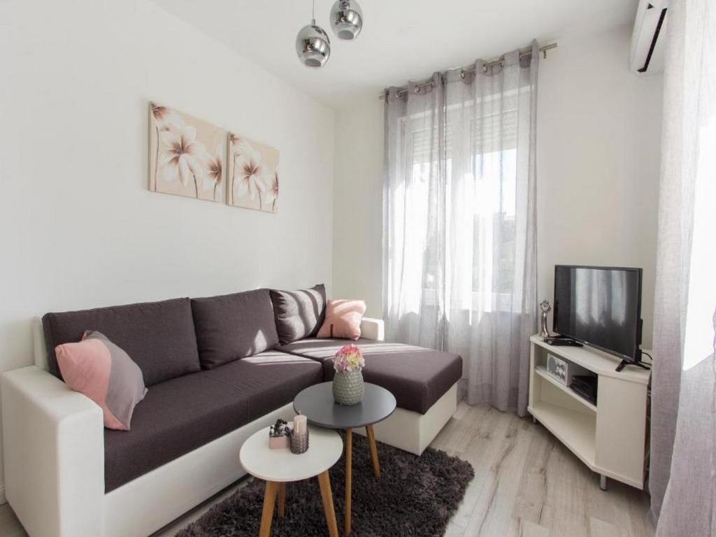 Posedenie v ubytovaní Crystal Apartment