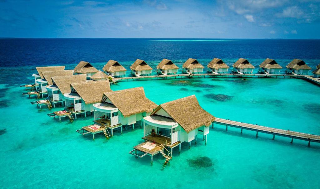 Centara Grand Island Resort & Spa Maldives - Reethi Muraka Overwater Villa | 25% Korting Op Transfers |15% Korting Op Excursies |20% Korting Op F&B En Spa |Geldig Voor Verblijf Tot 20 December 2024