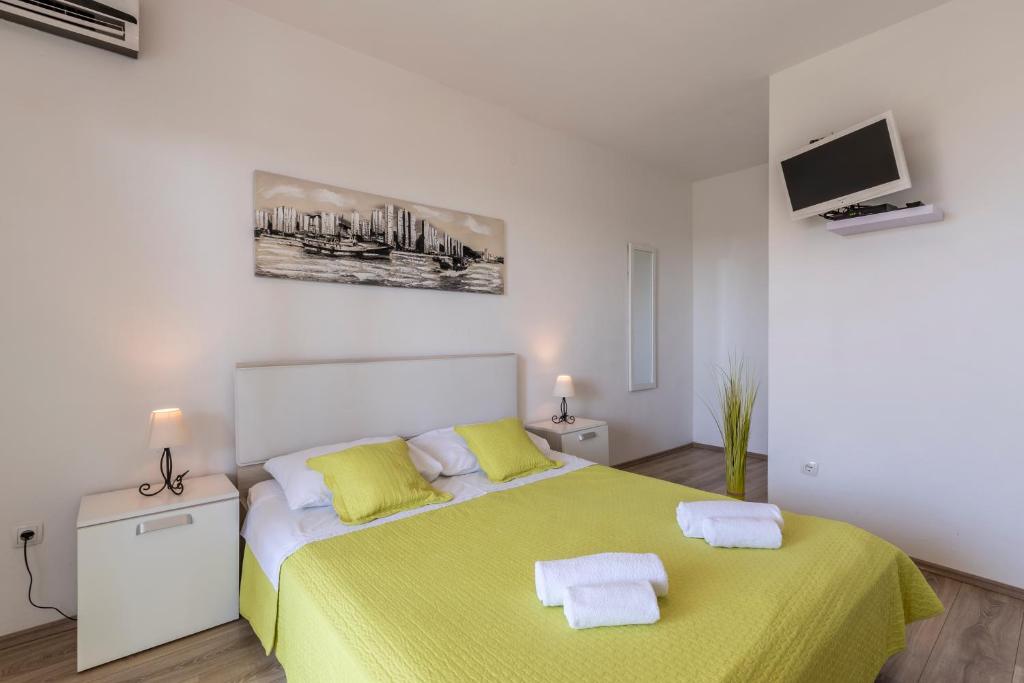 Posteľ alebo postele v izbe v ubytovaní Hvar De Luxe Apartments