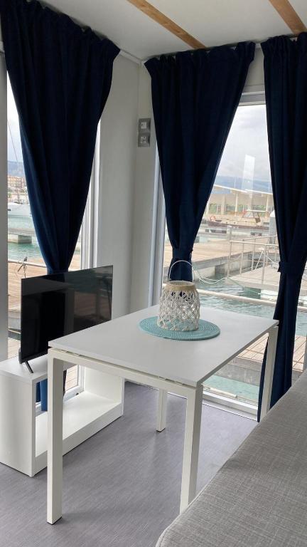Balkon lub taras w obiekcie Marina del Gargano Houseboat