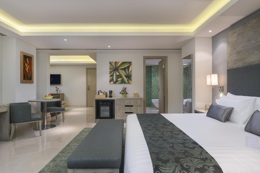 Centara Muscat Hotel Omanにあるベッド