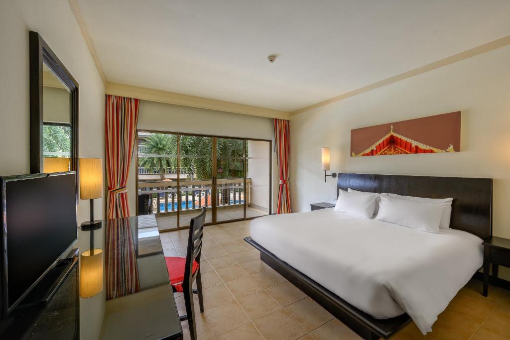 Ein Bett oder Betten in einem Zimmer der Unterkunft Centara Kata Resort Phuket