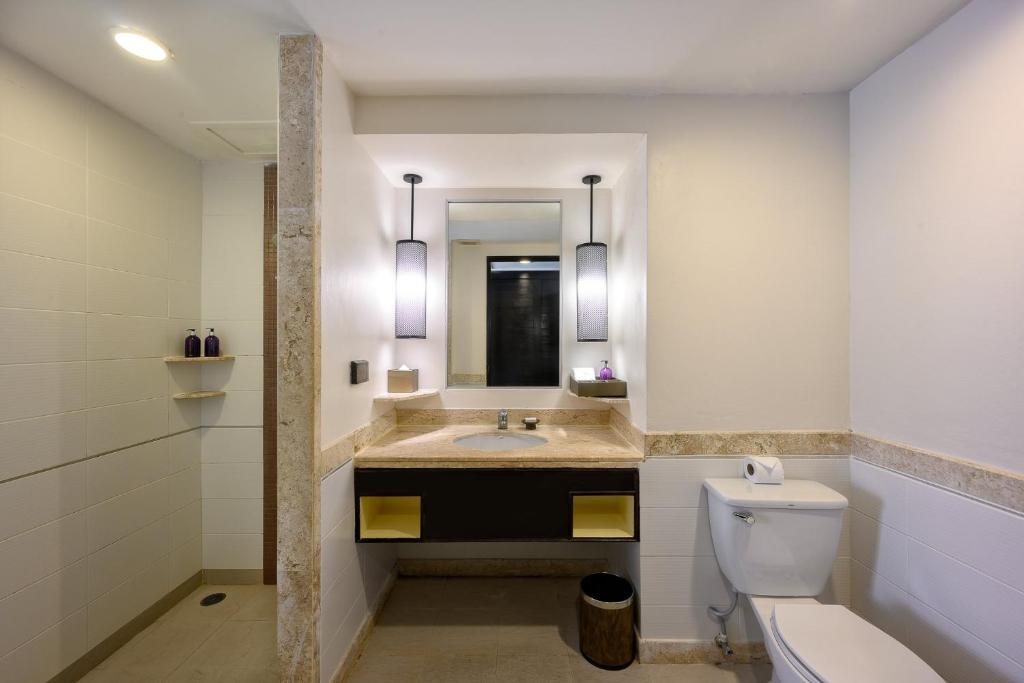 Centara Kata Resort Phuket - Resim 28