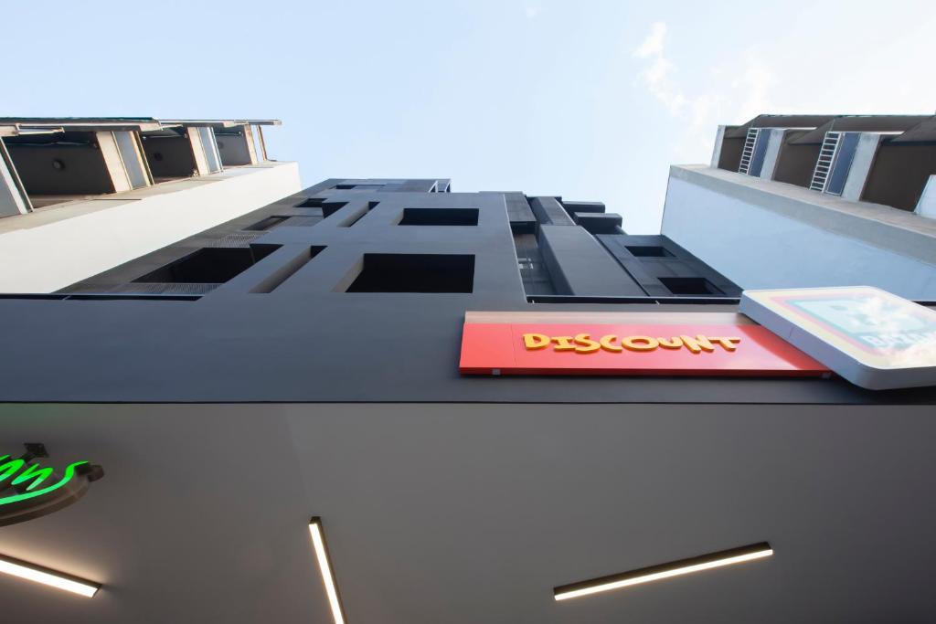 Thisean Modern Suites By Athens Stay - Resim 25