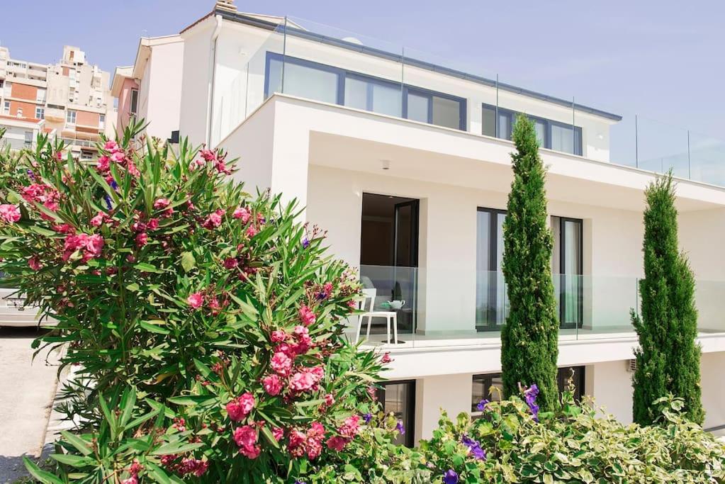 Vonkajšia záhrada v ubytovaní Apartments villa Ladini