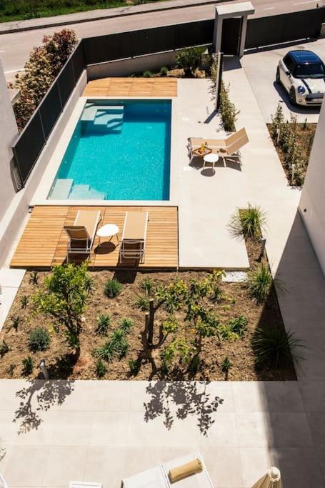 Bazén v ubytovaní Apartments villa Ladini alebo v jeho blízkosti