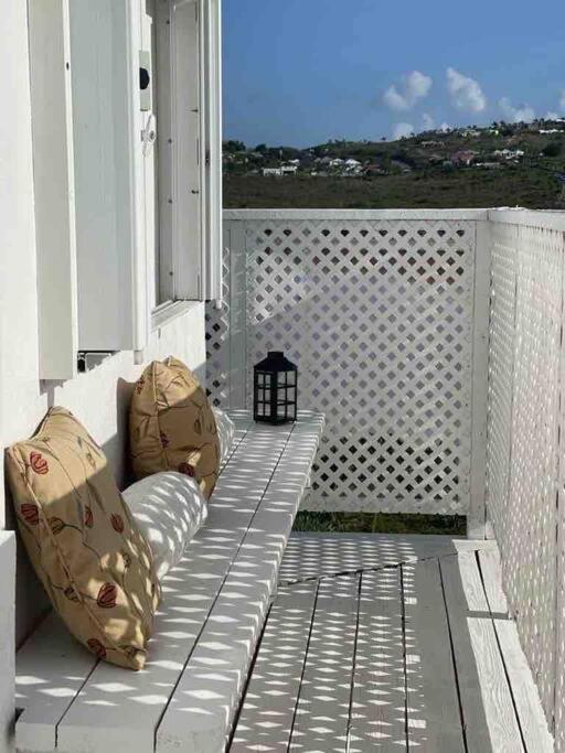 Balkón nebo terasa v ubytování Petit coin de paradis à 5 min Baie Orientale, Idolem résidence unité 7bis - 57 Rue du Mont Vernon 1